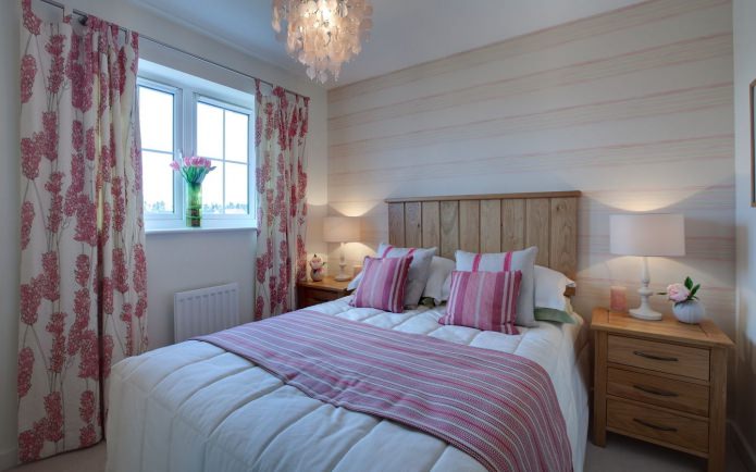 rideaux sur boucles dans la chambre