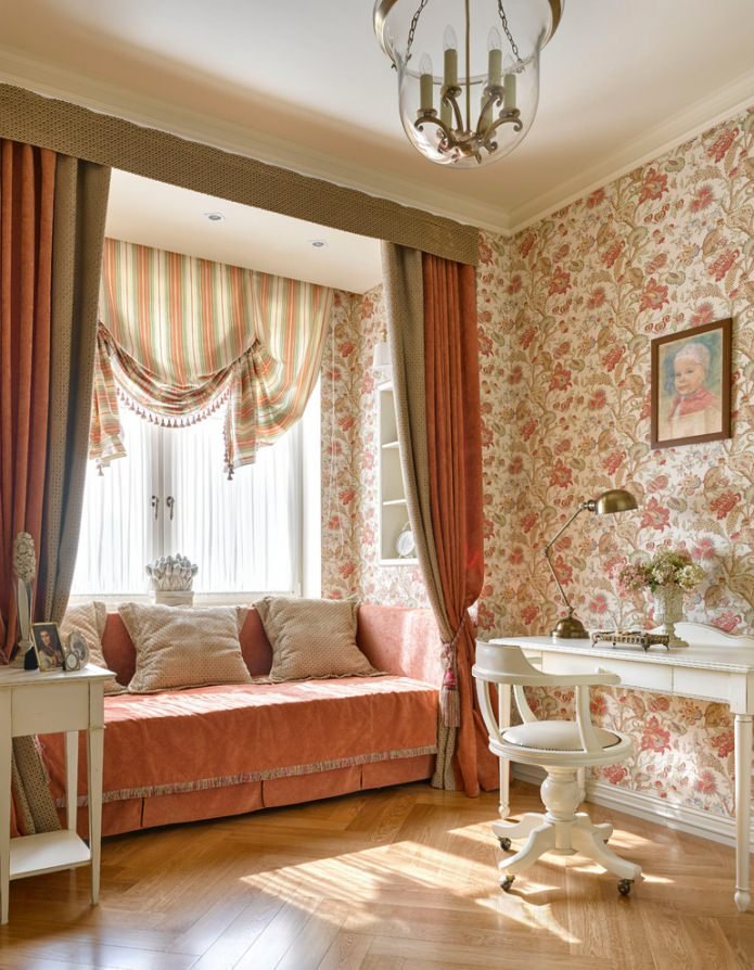 rideaux épais dans la chambre d'enfant