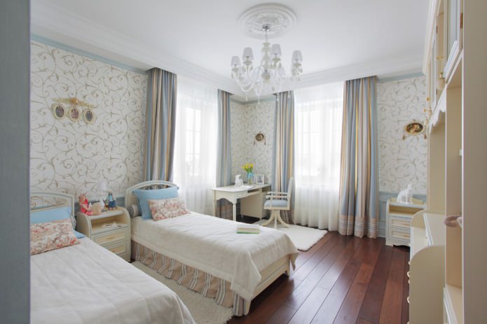 Rideaux dans une chambre d'enfant de style classique