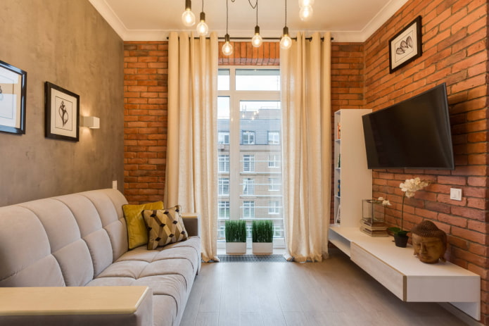 rideaux à œillets dans le salon de style loft