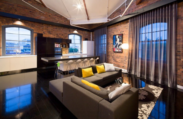 Rideaux en organza dans un intérieur de style loft