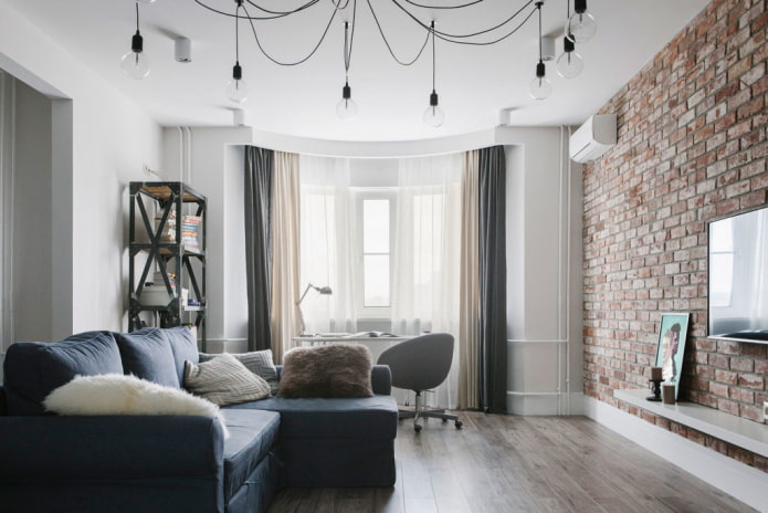 Doubles rideaux de style loft dans le salon