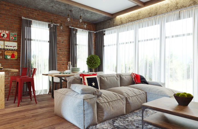 Rideaux en voile dans un salon de style loft
