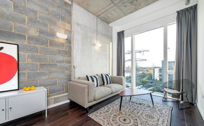 rideaux sur ruban adhésif dans le salon de style loft