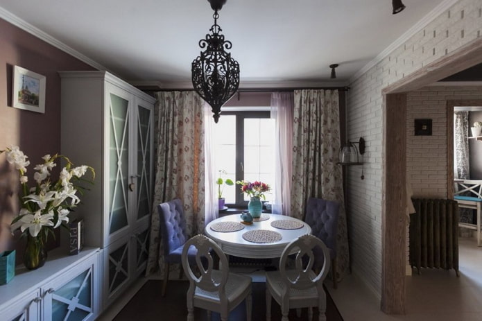 rideaux dans la salle à manger de style provençal