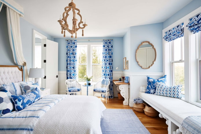 textiles blancs et bleus