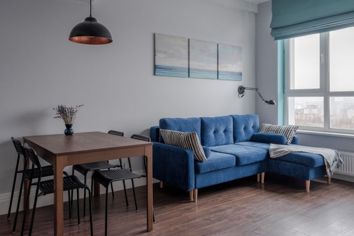 canapé d'angle bleu à l'intérieur