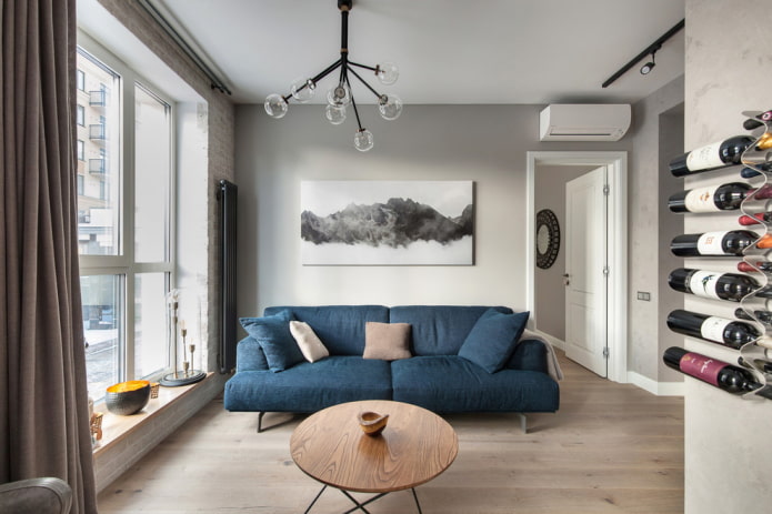 canapé bleu en combinaison avec les murs