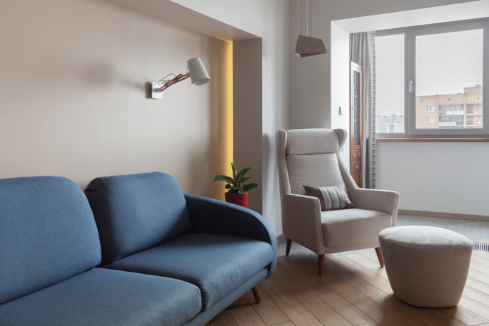 canapés bleus en combinaison avec un fauteuil
