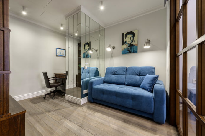 Couleurs du canapé bleu dans un bureau
