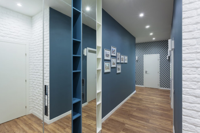 Design de couloir moderne en blanc et bleu