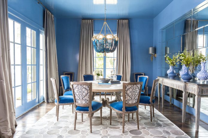 Salle à manger bleue et marron