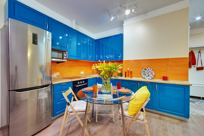 Cuisine bleue et orange