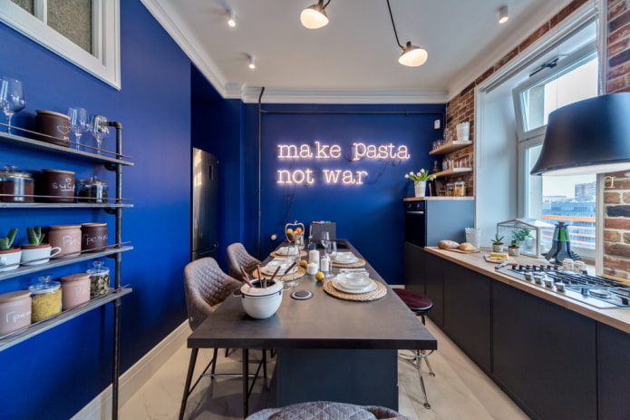 Intérieur de cuisine dans les tons gris et bleu