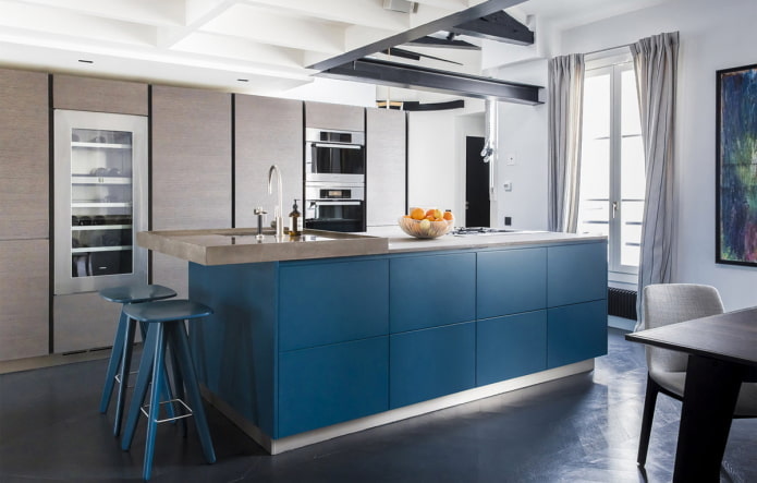 Intérieur de cuisine aux tons gris et bleus