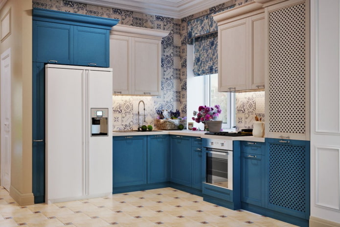 Intérieur de cuisine aux tons beige et bleu