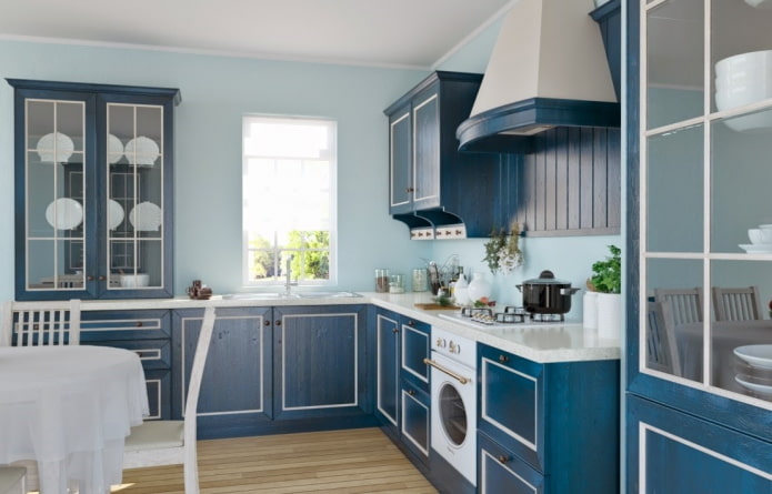Intérieur de cuisine aux tons bleus et bleu clair
