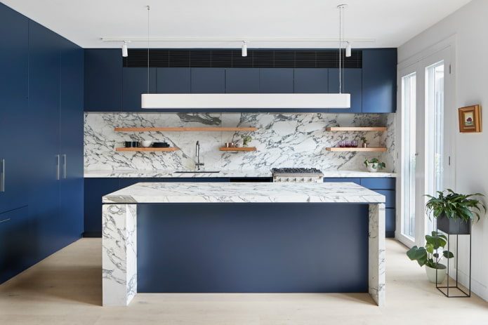 Décoration de cuisine dans les tons bleus