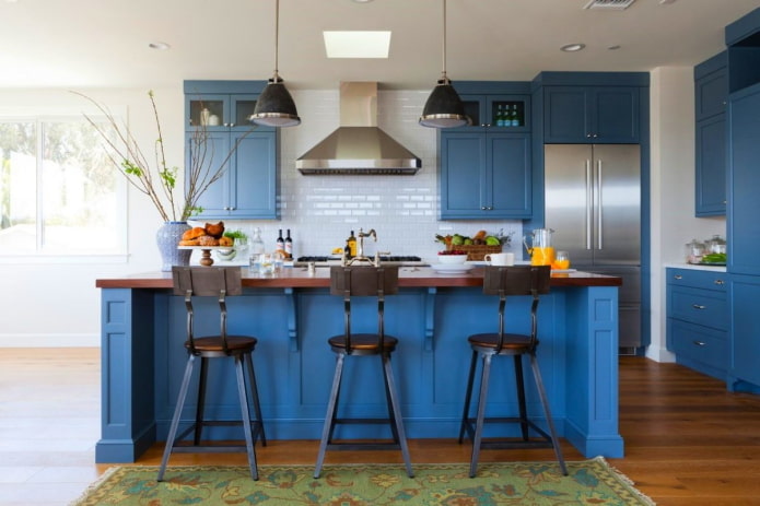 Cuisine aux tons bleus de style scandinave