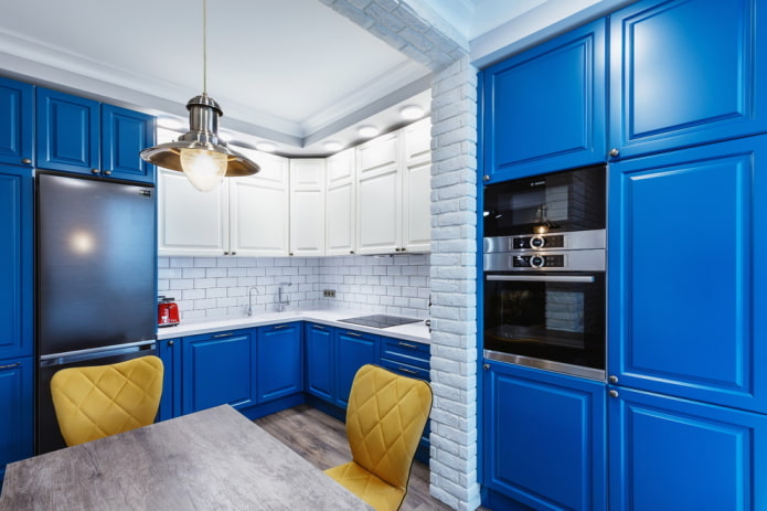 Cuisine aux tons bleus de style loft