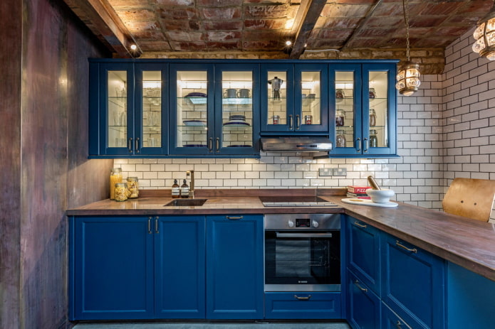 Cuisine aux tons bleus de style loft
