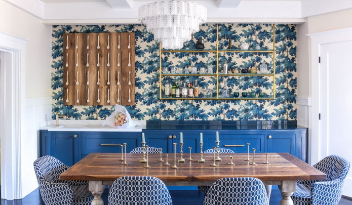 Papier peint dans les tons bleus de la cuisine