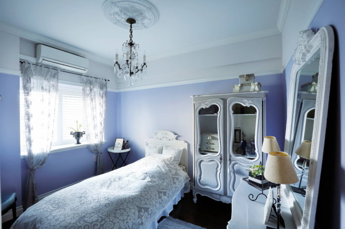 Lustre et lampadaires de style baroque