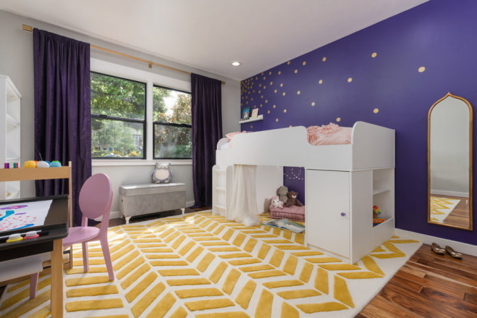Chambre d'enfant violet et jaune
