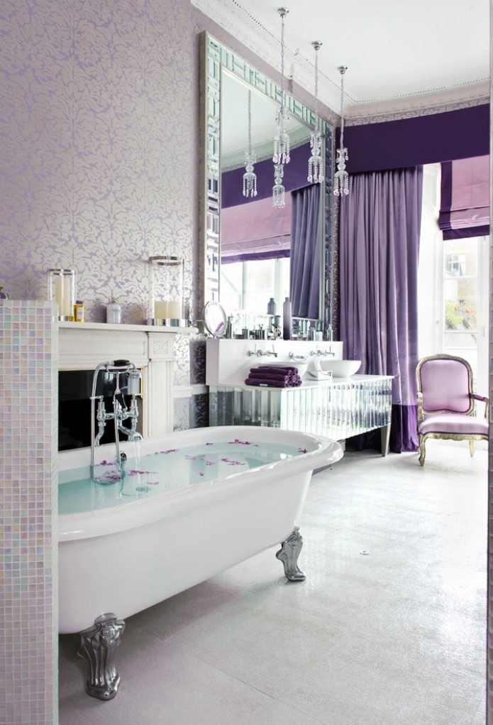 Papier peint vinyle dans la salle de bain