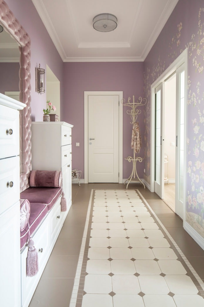 couloir classique aux tons lilas