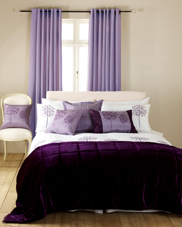 rideaux lilas dans la chambre