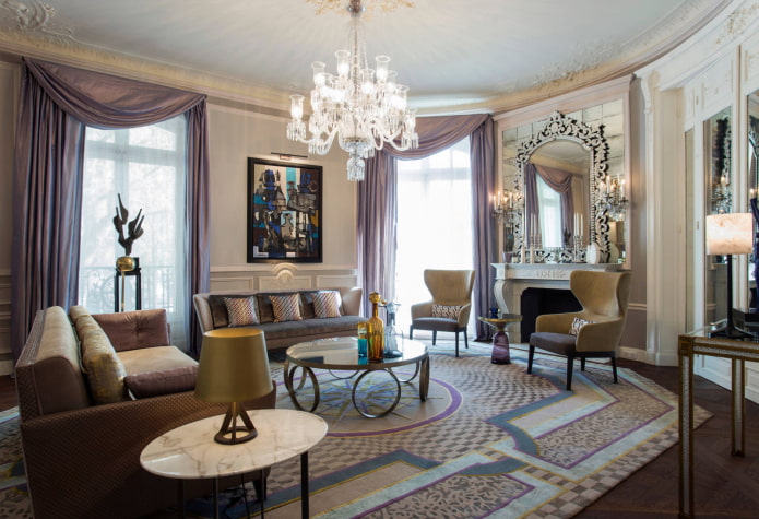Rideaux lilas dans le salon
