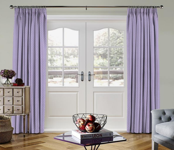 rideaux lilas sur anneaux