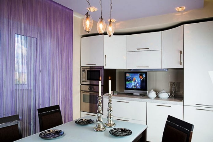 rideaux en fil lilas à l'intérieur