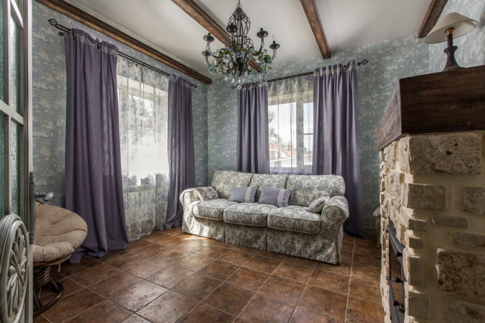 Rideaux lilas foncé à l'intérieur