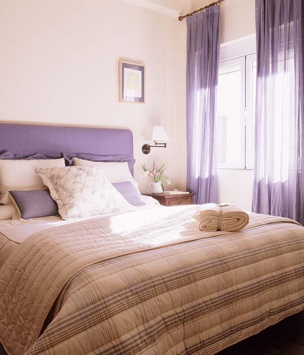 rideaux lilas dans la chambre