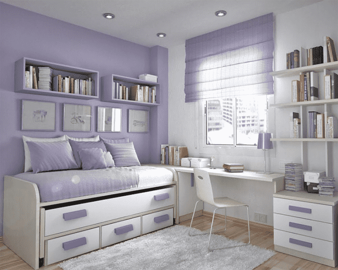 combinaison de stores romains lilas avec du papier peint