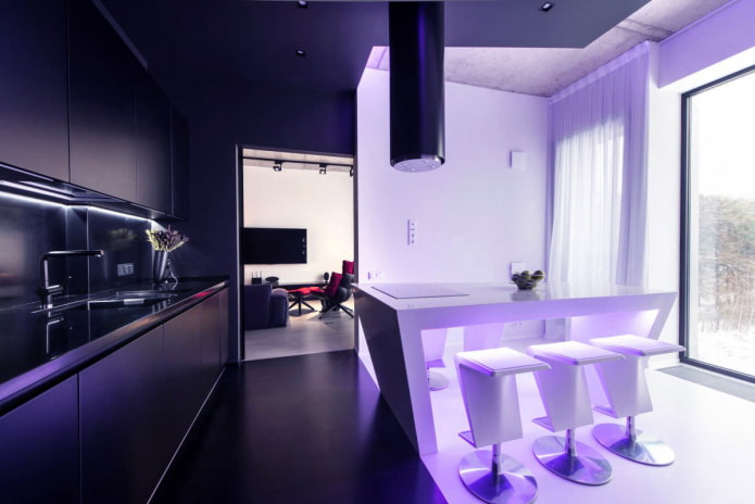 Tulle lilas pour un intérieur de style high-tech