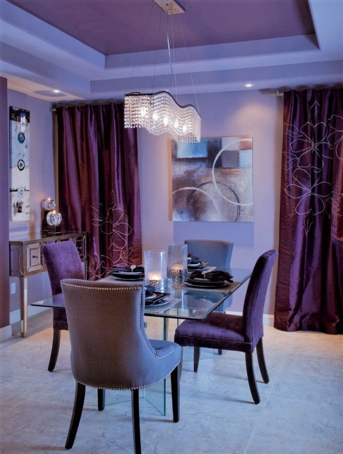 Plafond violet à plusieurs niveaux