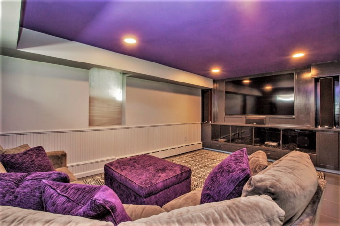 Combinaison de lilas et de beige à l'intérieur