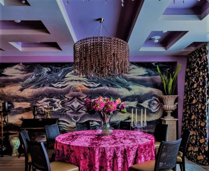 Combinaison de gris et de lilas au plafond