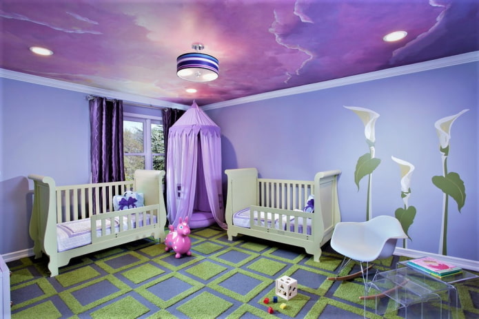 Impression photo dans les tons lilas au plafond