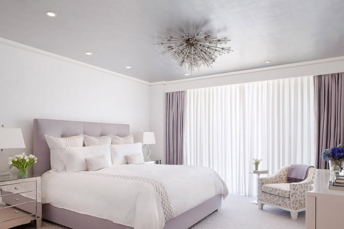 Intérieur de chambre lilas clair