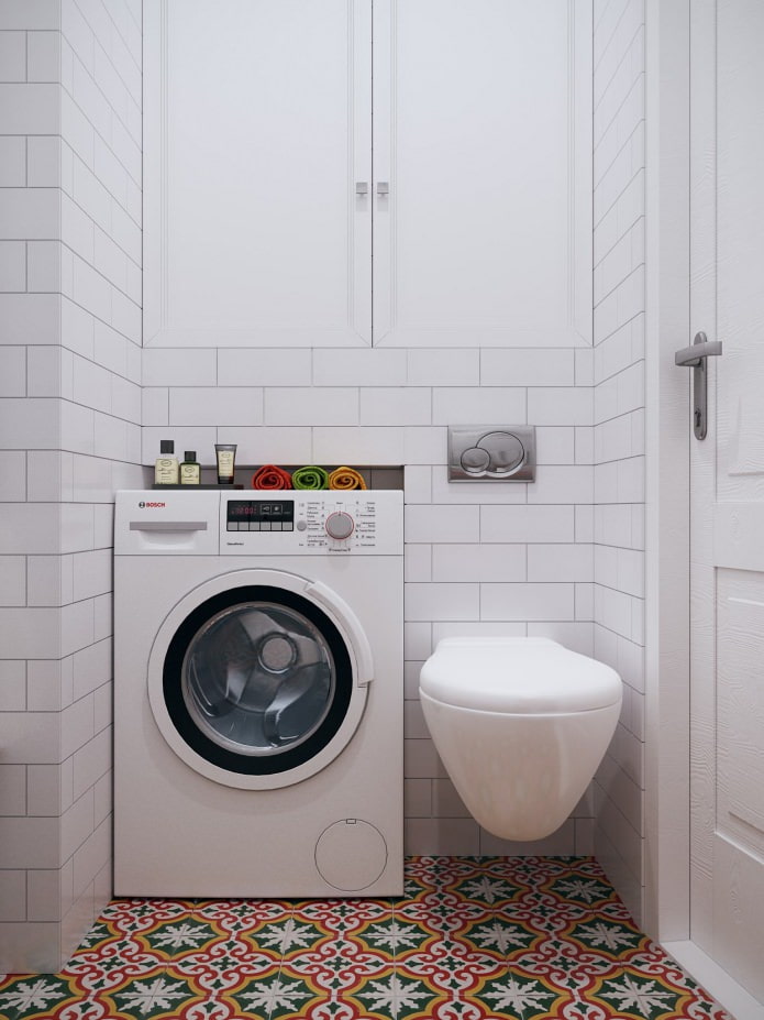 machine à laver dans la intérieur de salle de bain