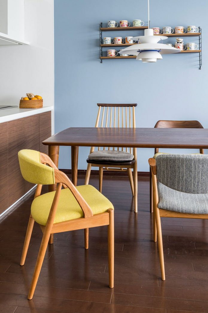 Chaises, design laconique