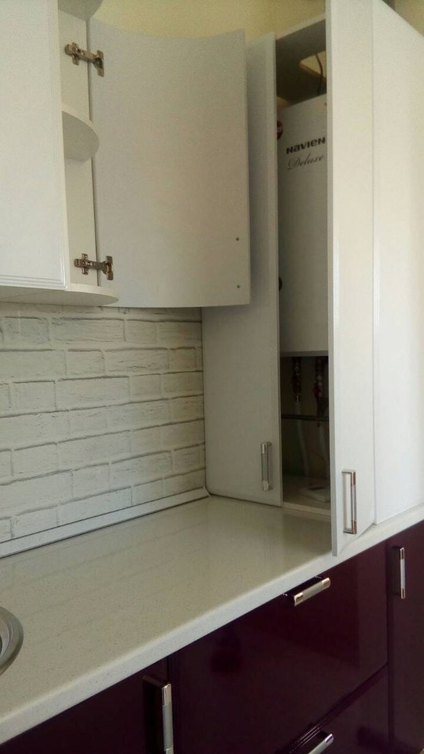 armoire de chaudière sur le plan de travail