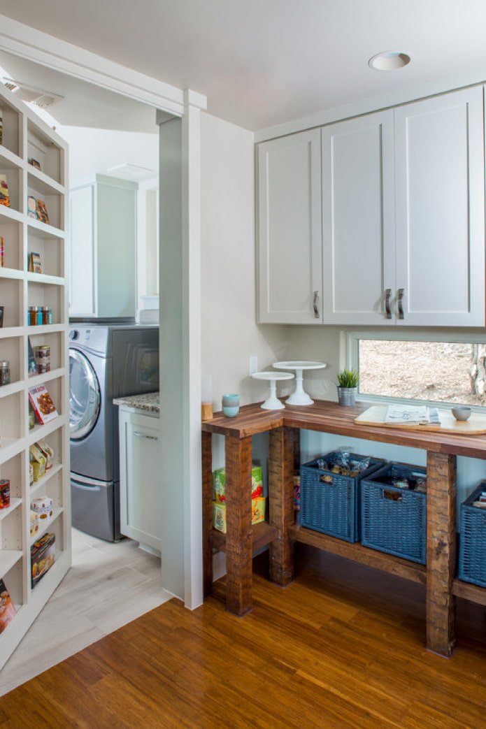Porte-étagère dans la cuisine