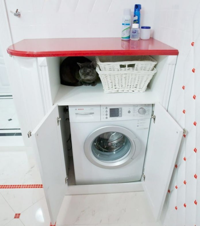 Machine à laver dans un meuble