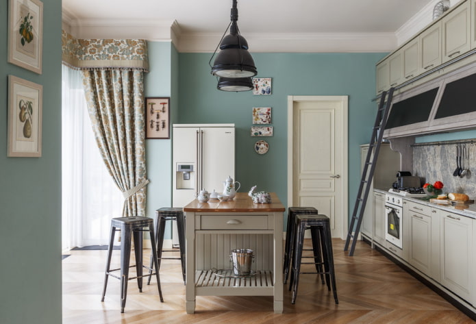 Combinaison de la couleur des portes avec le sol et les meubles à l'intérieur