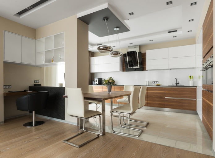 Combinaison de Stratifié et carrelage à l'intérieur